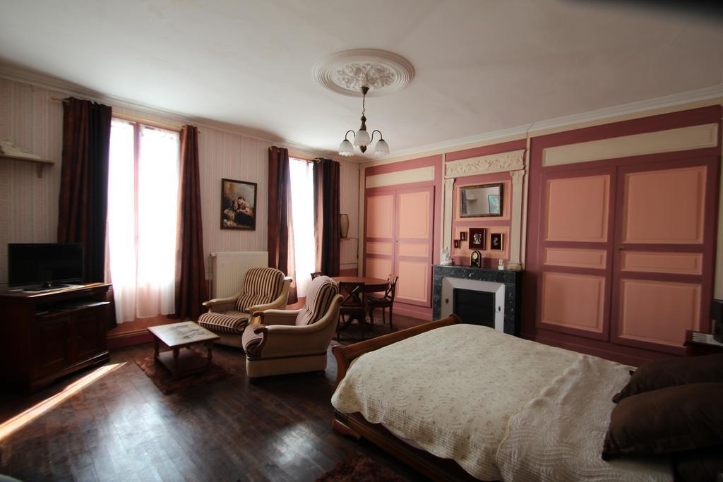 Domaine Des Roses Bed & Breakfast Vaudelnay Rom bilde