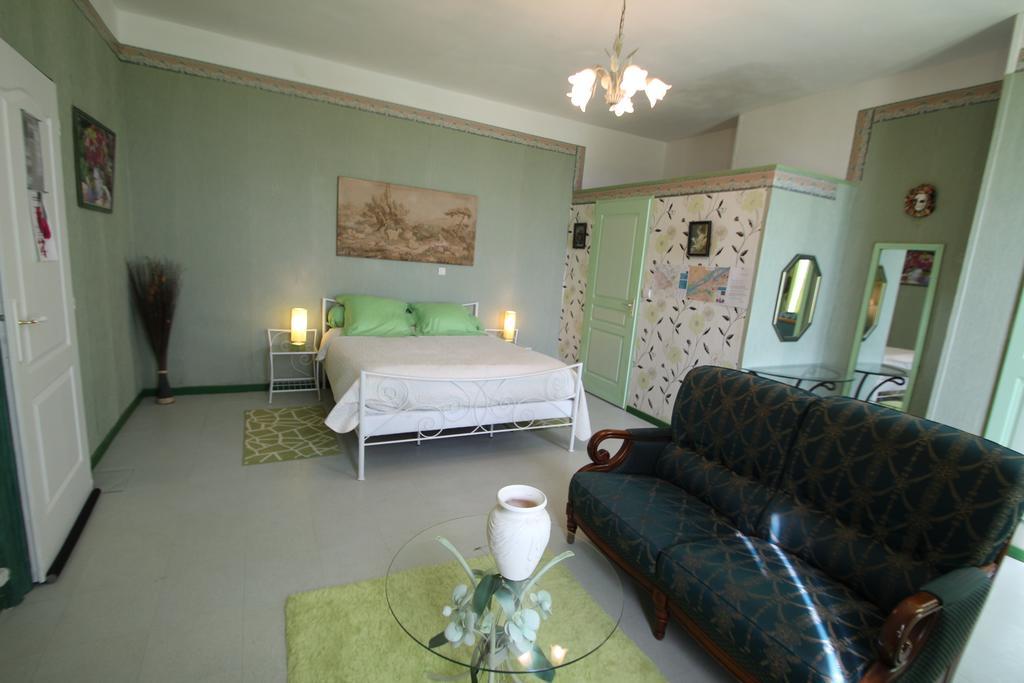 Domaine Des Roses Bed & Breakfast Vaudelnay Rom bilde