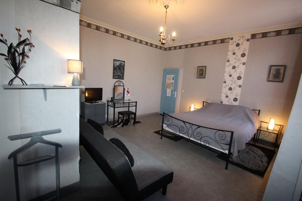 Domaine Des Roses Bed & Breakfast Vaudelnay Rom bilde