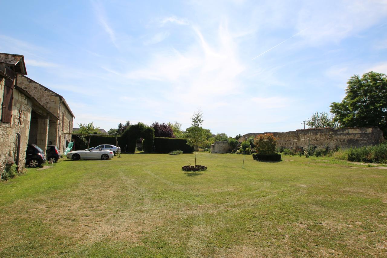 Domaine Des Roses Bed & Breakfast Vaudelnay Eksteriør bilde